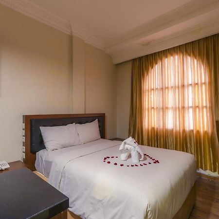 D'Salvatore Boutique Hotel Yogyakarta Maguwo Экстерьер фото