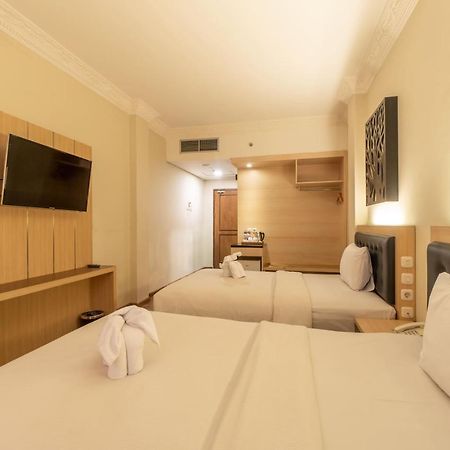 D'Salvatore Boutique Hotel Yogyakarta Maguwo Экстерьер фото
