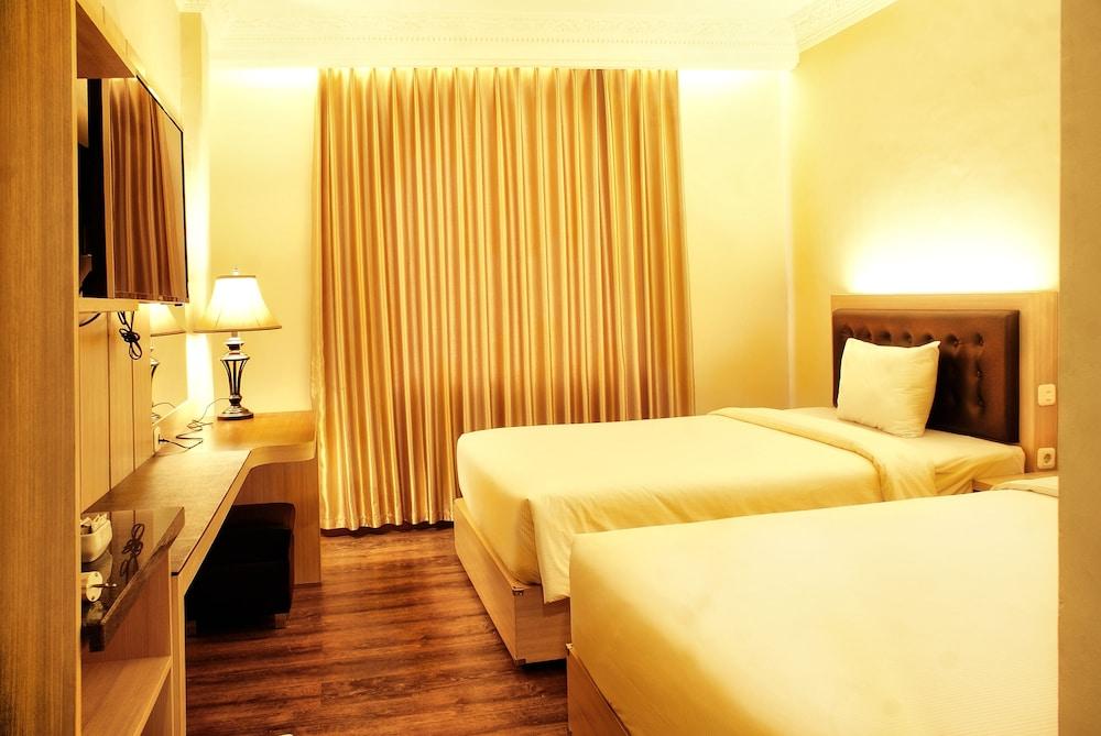 D'Salvatore Boutique Hotel Yogyakarta Maguwo Экстерьер фото