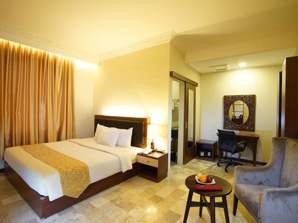 D'Salvatore Boutique Hotel Yogyakarta Maguwo Экстерьер фото