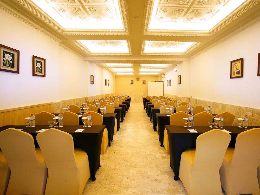 D'Salvatore Boutique Hotel Yogyakarta Maguwo Экстерьер фото