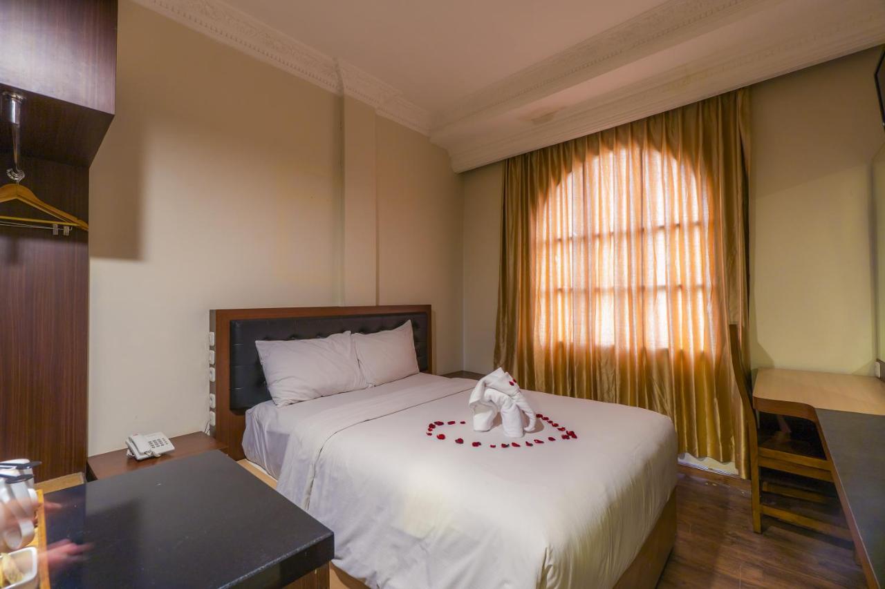 D'Salvatore Boutique Hotel Yogyakarta Maguwo Экстерьер фото