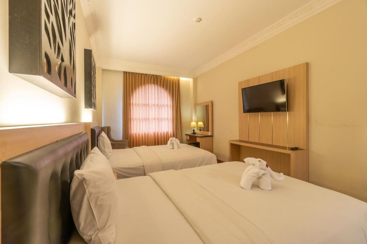 D'Salvatore Boutique Hotel Yogyakarta Maguwo Экстерьер фото