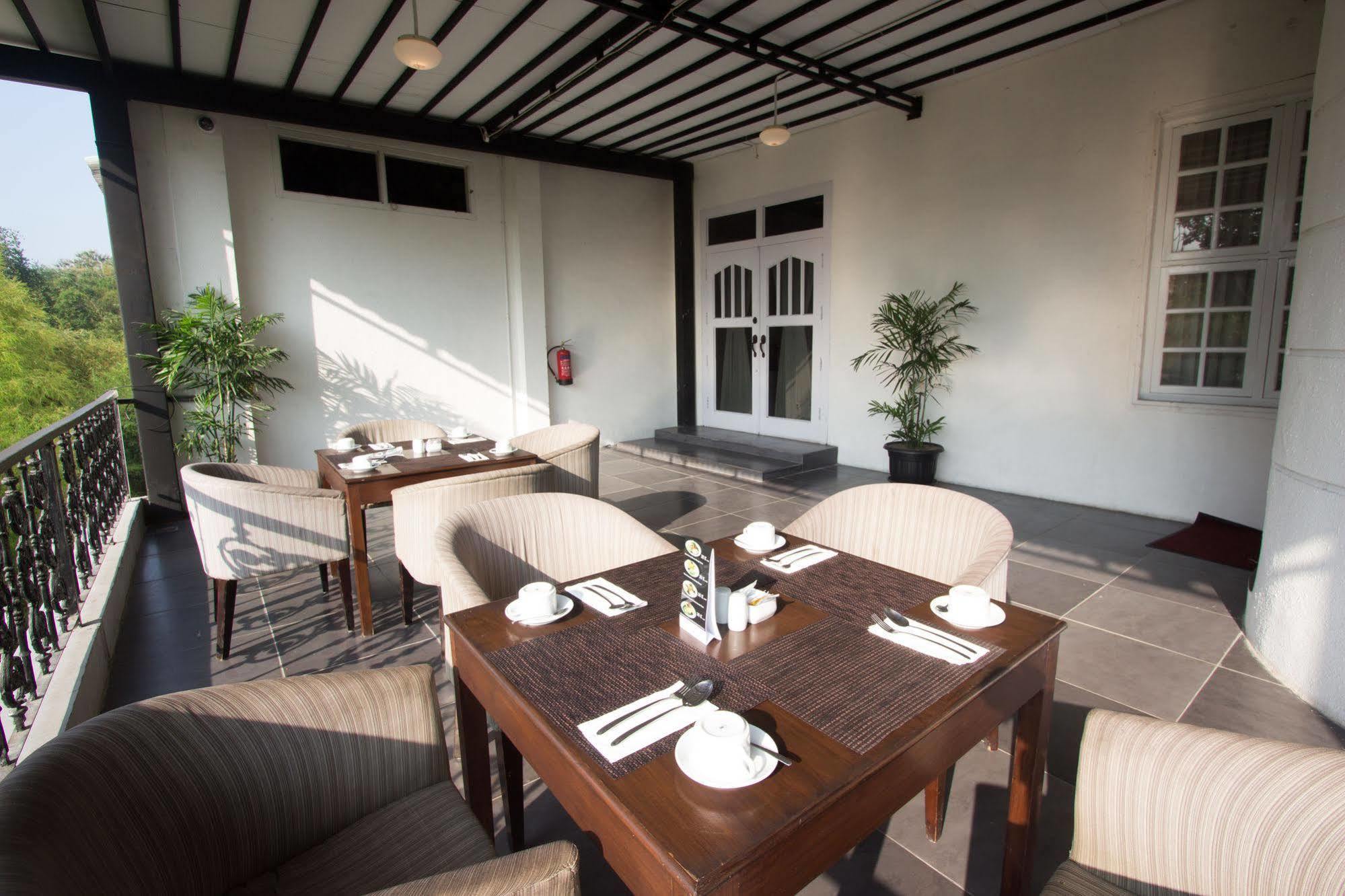 D'Salvatore Boutique Hotel Yogyakarta Maguwo Экстерьер фото