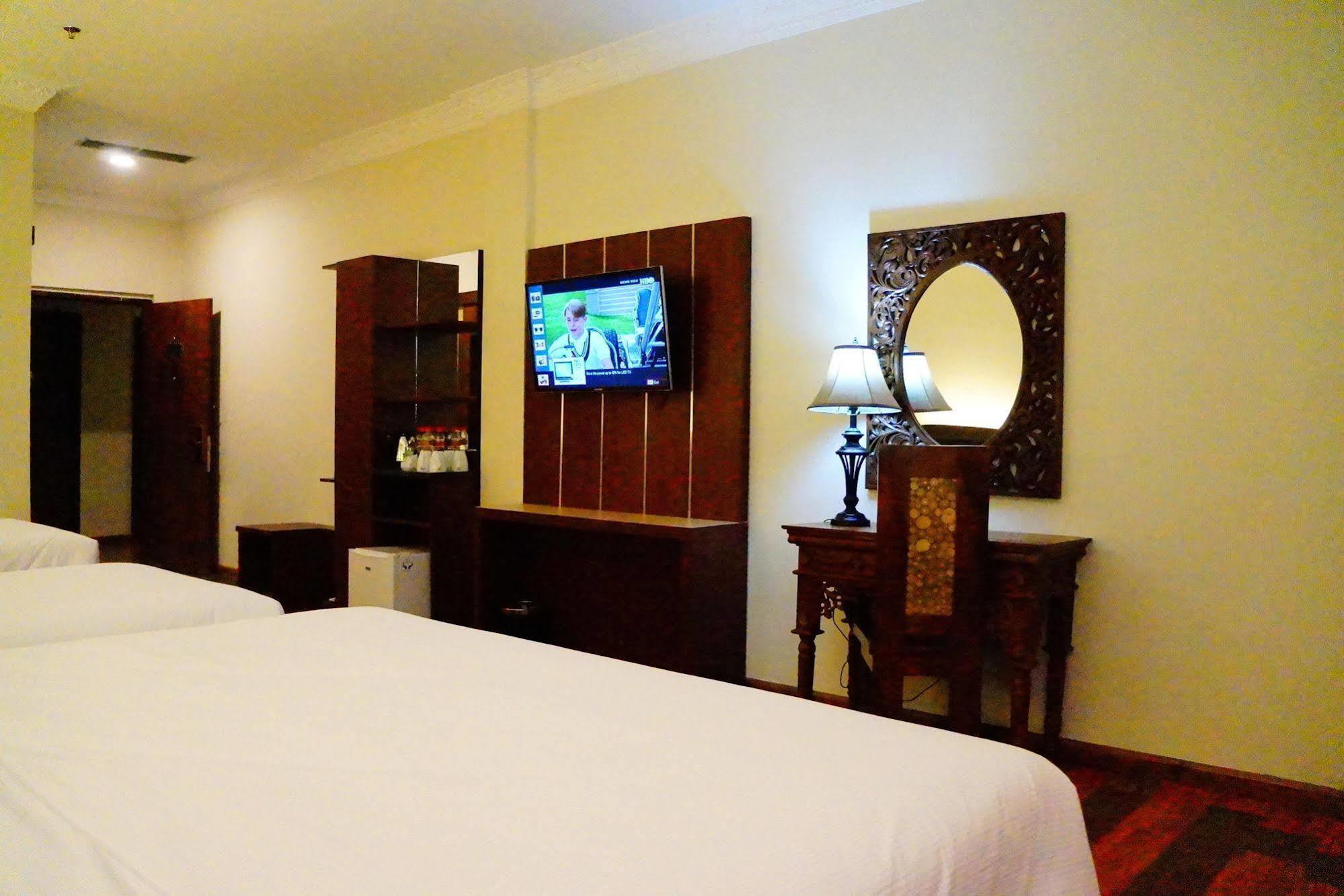 D'Salvatore Boutique Hotel Yogyakarta Maguwo Экстерьер фото