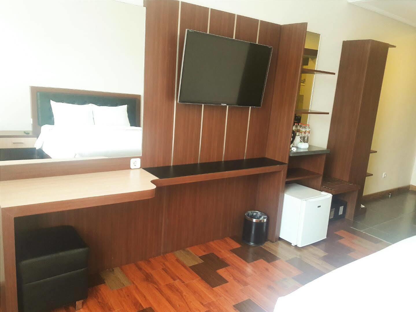 D'Salvatore Boutique Hotel Yogyakarta Maguwo Экстерьер фото