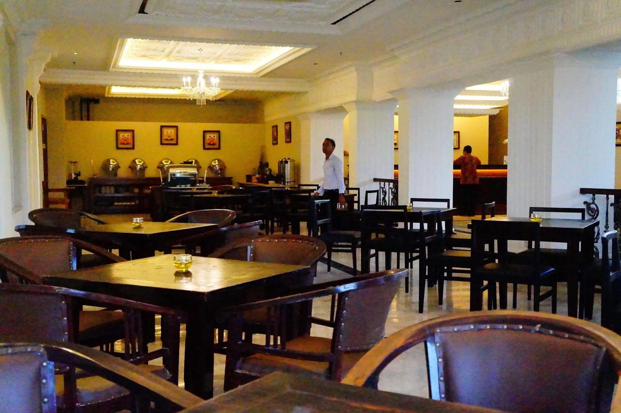 D'Salvatore Boutique Hotel Yogyakarta Maguwo Экстерьер фото